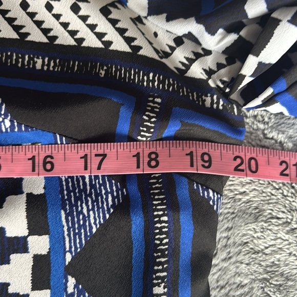 Vince Camuto Print Shift Dress in Blue/Black Size 12 EUC - Picture 6 of 8